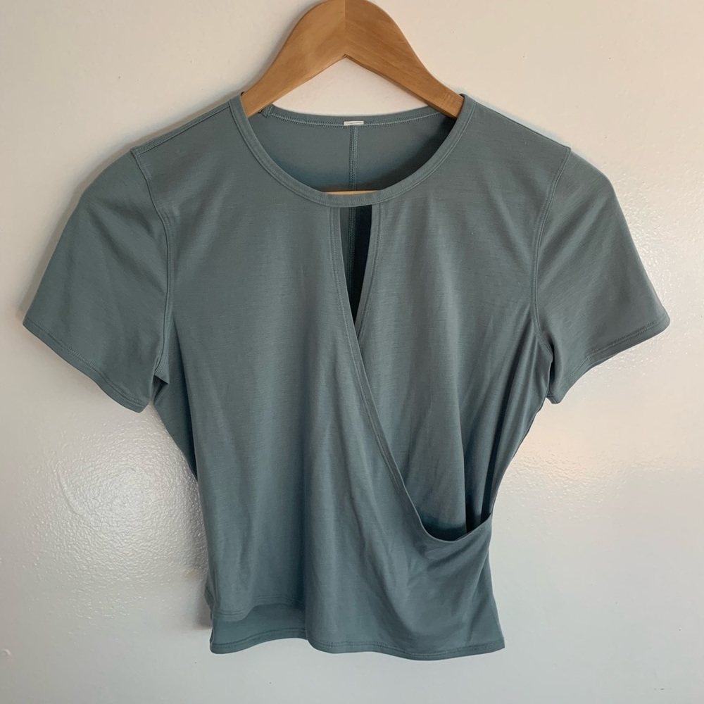 Lululemon short sleeve crop workout top